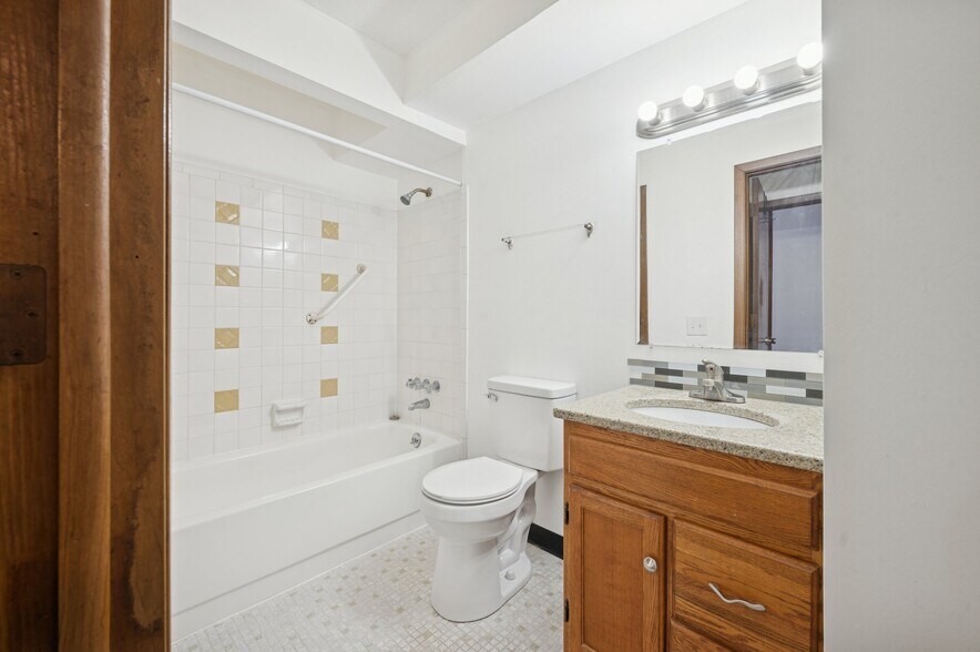 More Photos Of 2061 Tremainsville Rd, Toledo Apartments For Sale