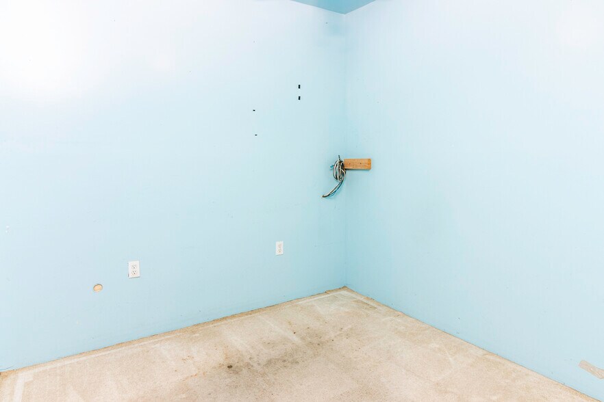More Photos Of 124 Chestnut St, Pulaski General Retail For Sale