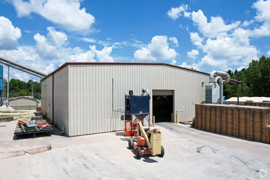 Primary Photo Of 7414 Jonesboro Rd, Jonesboro Warehouse For Lease
