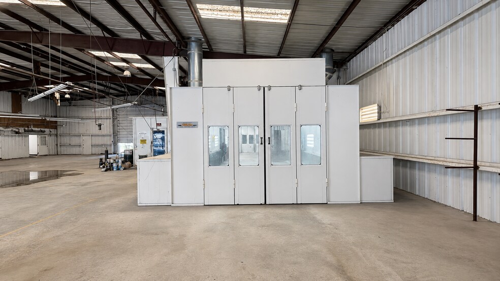 More Photos Of 10155 New Kings Rd, Jacksonville Warehouse For Lease