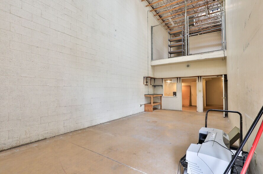 More Photos Of 2641 E McDowell Rd, Phoenix Loft Creative Space For Lease