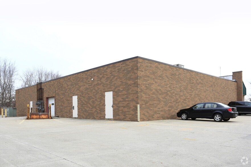 More Photos Of 7554-7580 Pearl Rd, Middleburg Heights Storefront Retail Office For Sale