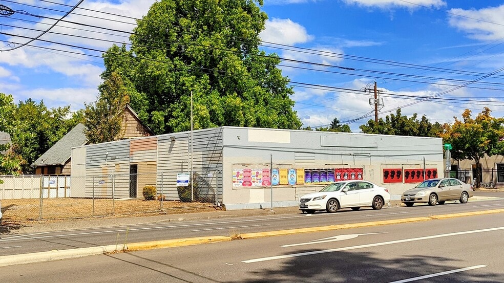 More Photos Of 8827 SE Division St, Portland Freestanding For Sale