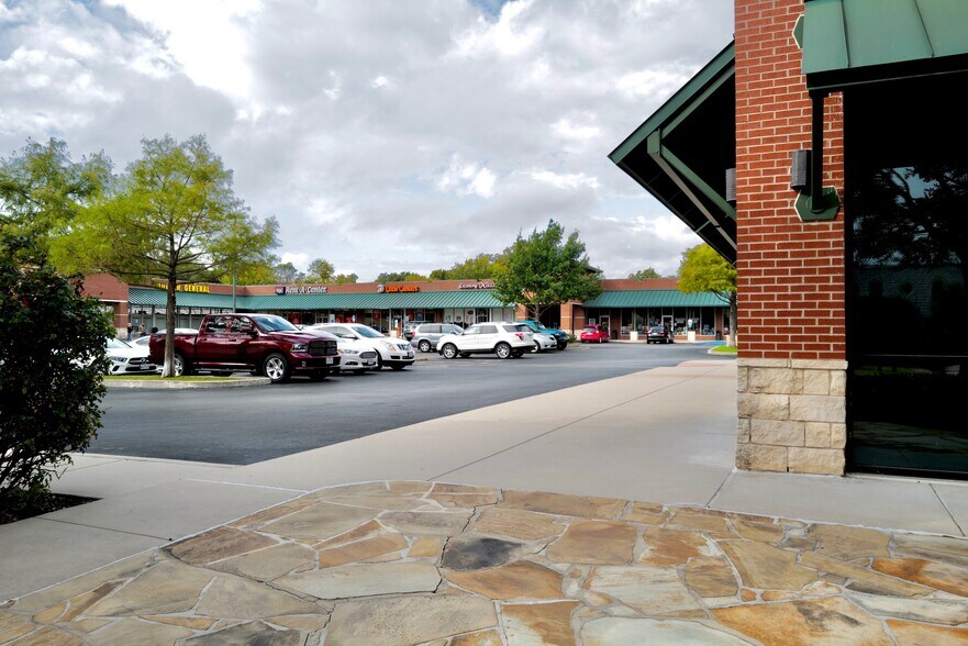 More Photos Of 300-318 S Main St, Weatherford Unknown For Lease