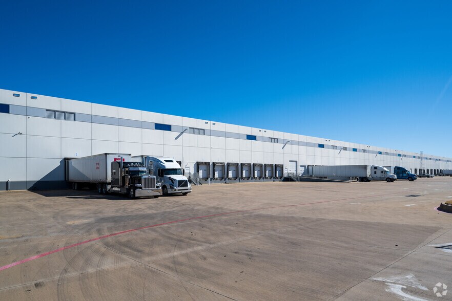 More Photos Of 1200 Intermodal Pky, Haslet Warehouse For Lease