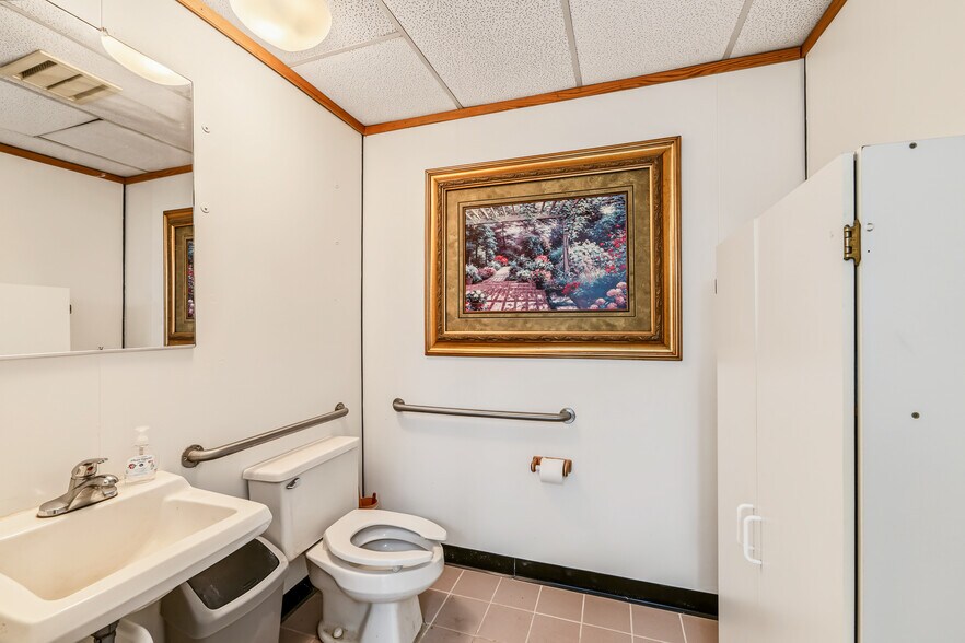 More Photos Of 2219 Packard St, Ann Arbor Office For Sale