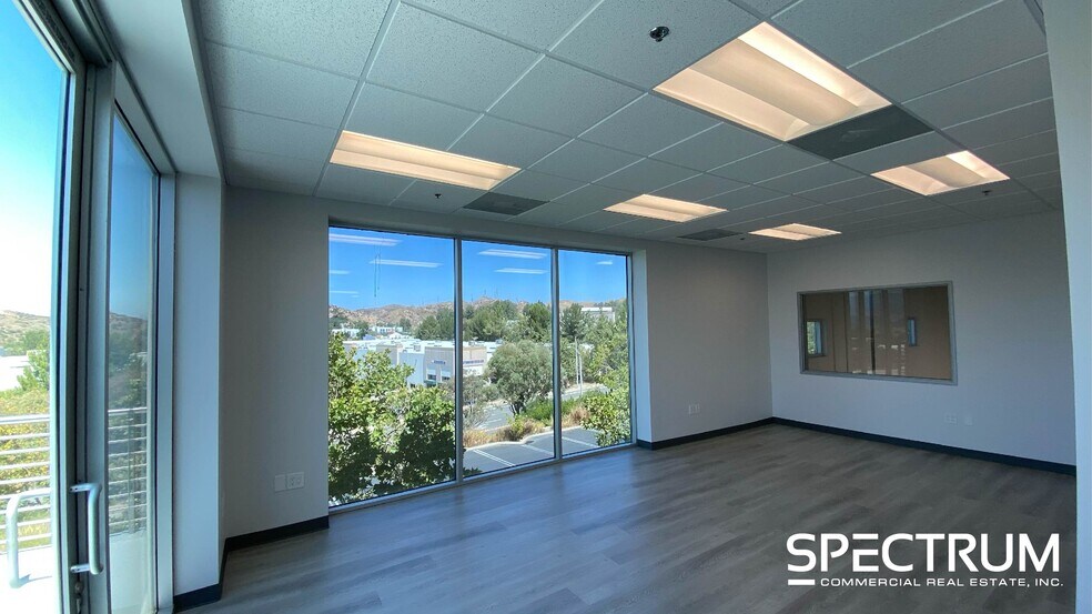 More Photos Of 28280-28288 Alta Vista Ave, Valencia Distribution For Lease