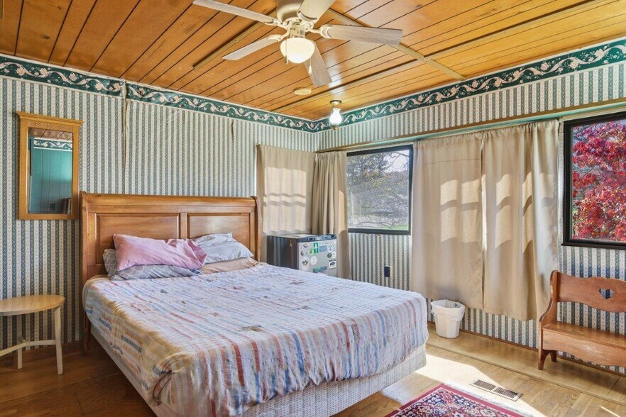 More Photos Of 204 Douglas Ln, Pearisburg Hospitality For Sale
