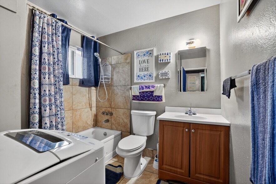 More Photos Of , Sacramento Multifamily For Sale