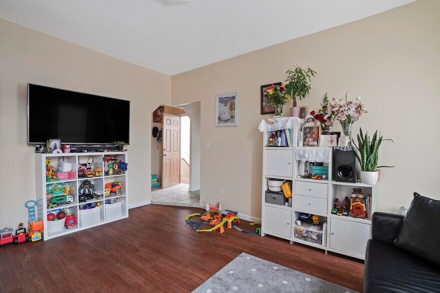 More Photos Of 1890 W 6th St, Brooklyn Storefront Retail Residential For Sale