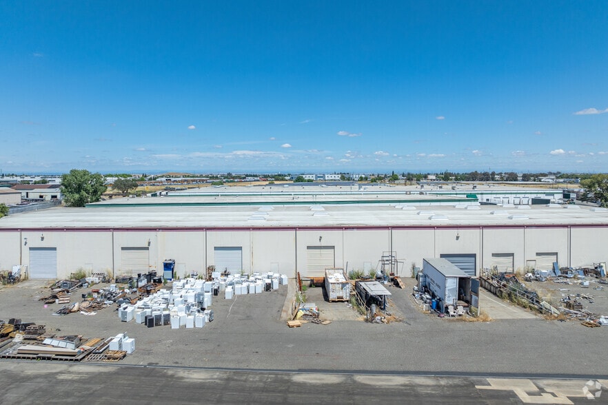 More Photos Of 8165 Signal Ct, Sacramento Warehouse For Sale