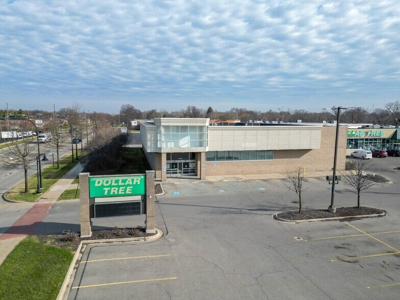 More Photos Of 13550 W 9 Mile Rd, Oak Park Freestanding For Lease
