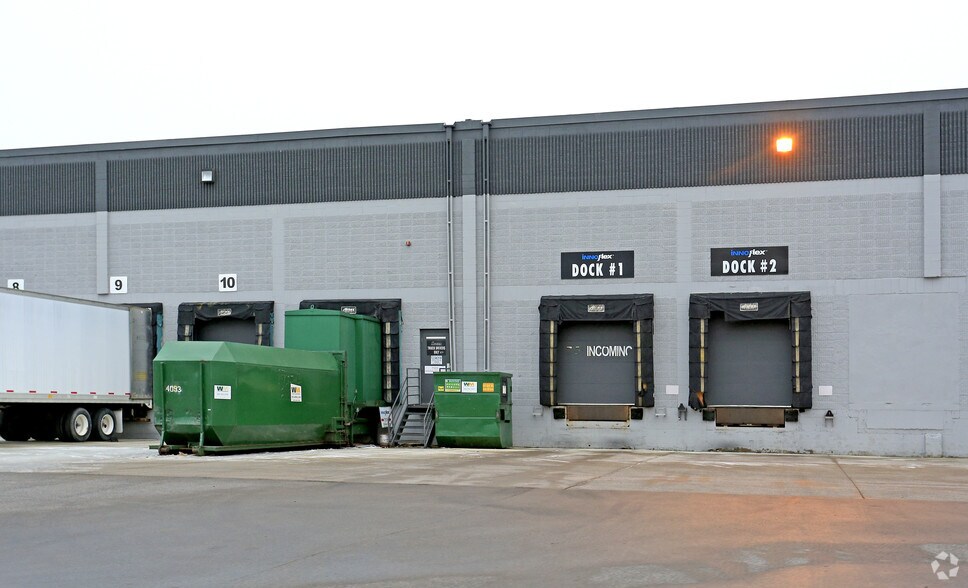 More Photos Of 7101-7119 N 31st Ave, New Hope Distribution For Lease