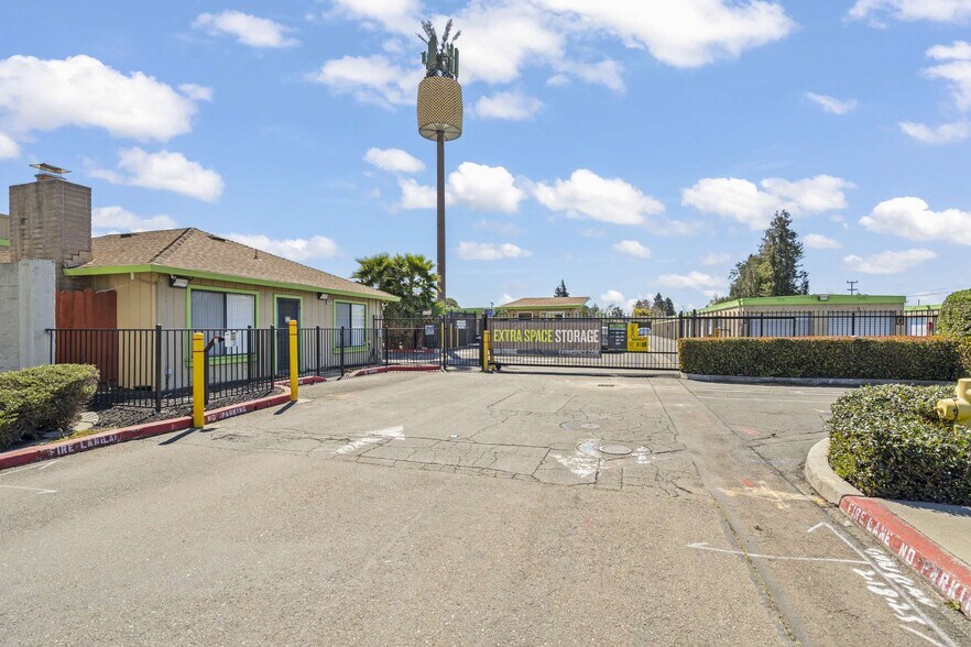 More Photos Of 38491 Fremont Blvd, Fremont Self Storage For Sale