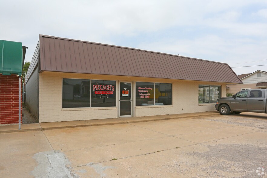 More Photos Of 201 W Main St, Tuttle Storefront For Lease