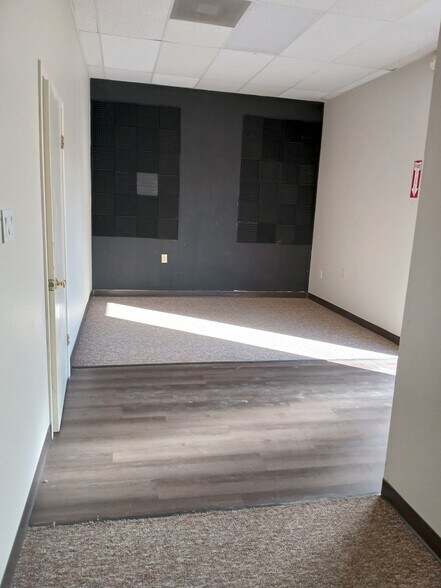 More Photos Of 2704 E Griffin Pkwy, Mission Storefront Retail Office For Lease