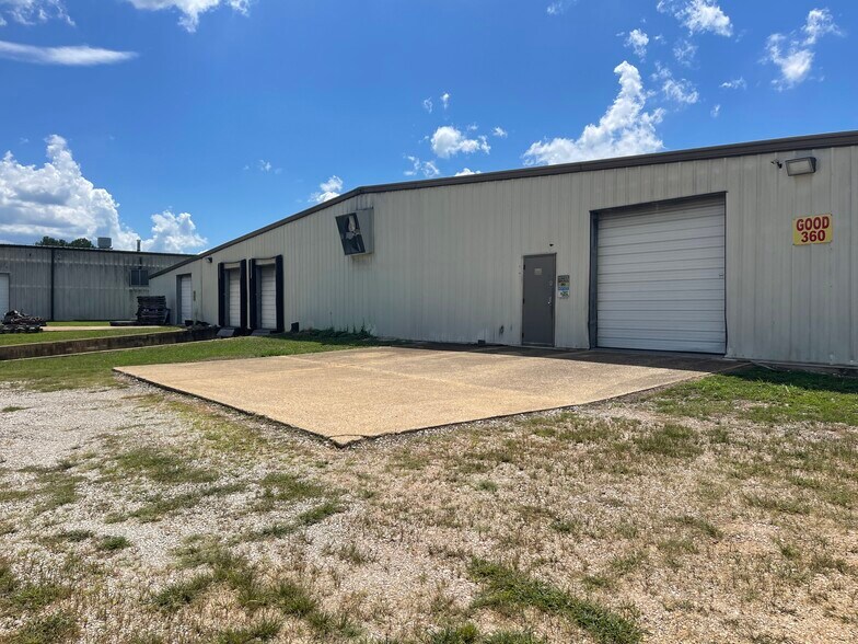 More Photos Of 225 Industrial Rd, Savannah Manufacturing For Sale