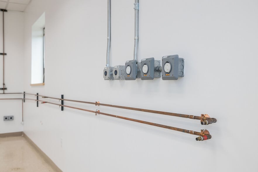 More Photos Of 640 Avis Dr, Ann Arbor Flex For Sale