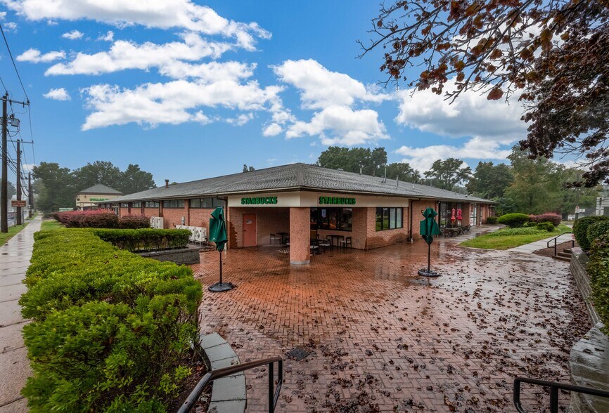 More Photos Of 18 Cedar St, Newington Storefront Retail Office For Lease