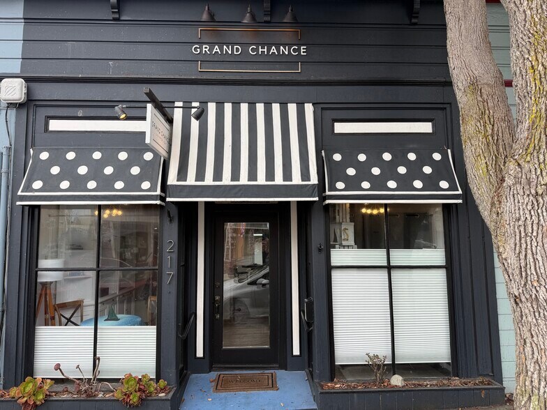 More Photos Of 217 Grand Ave, Pacific Grove Storefront For Sale