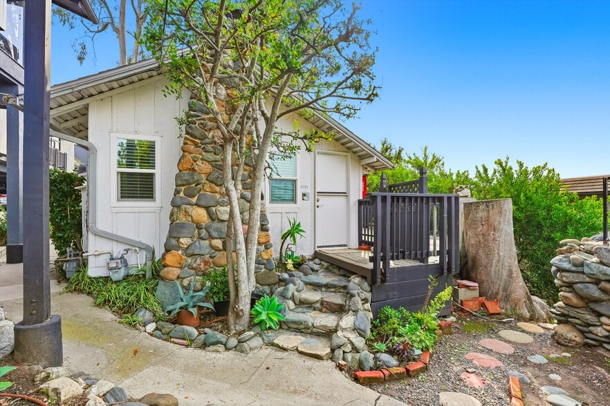 More Photos Of 2101 Glenneyre St, Laguna Beach Apartments For Sale