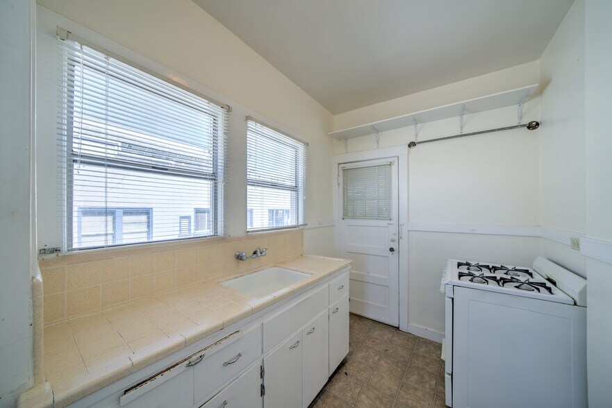 More Photos Of 570 Grand Ave, Oakland Apartments For Sale