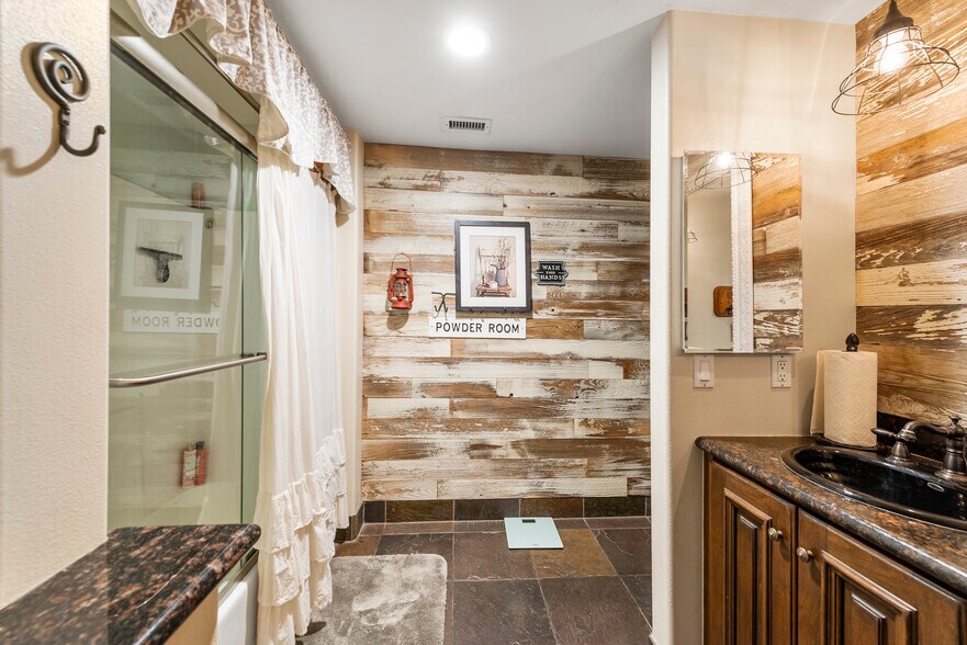 More Photos Of 29160 Goetz Rd, Menifee Showroom For Sale