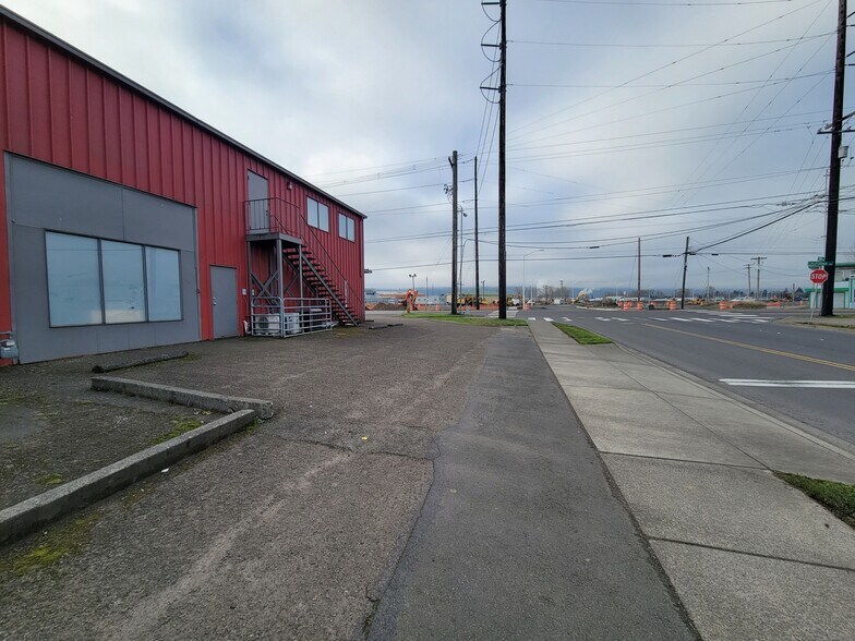More Photos Of 660 California Way, Longview Warehouse For Sale