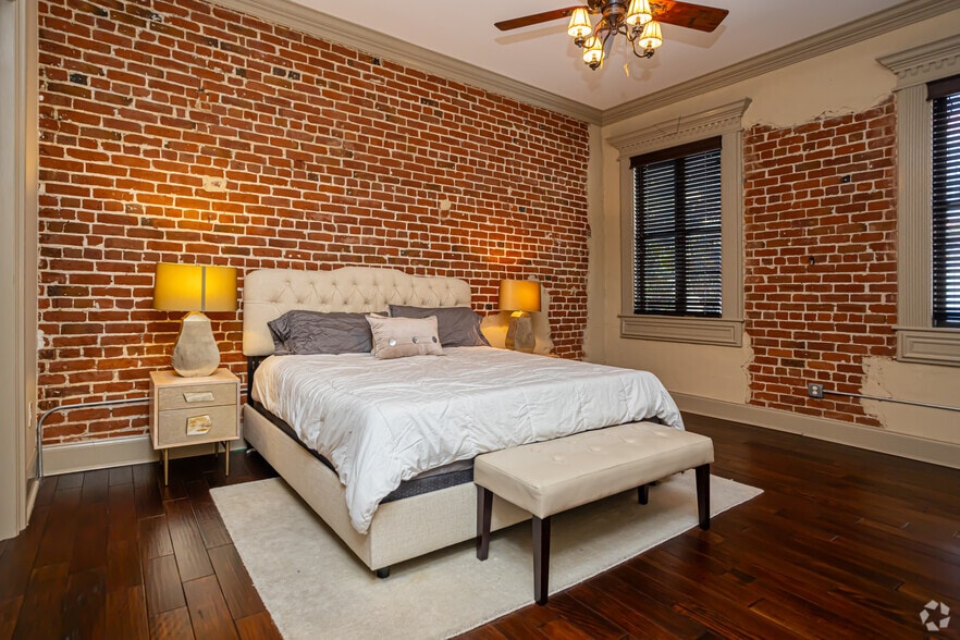 More Photos Of 431-433 Gravier St, New Orleans Apartments For Sale
