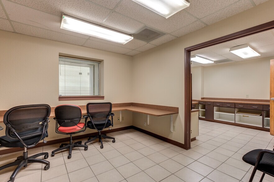 More Photos Of 3802-3806 Interstate 27, Lubbock Office For Sale
