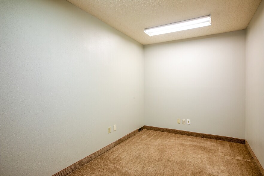 More Photos Of 1411 W Dakota Pkwy, Williston Office For Lease