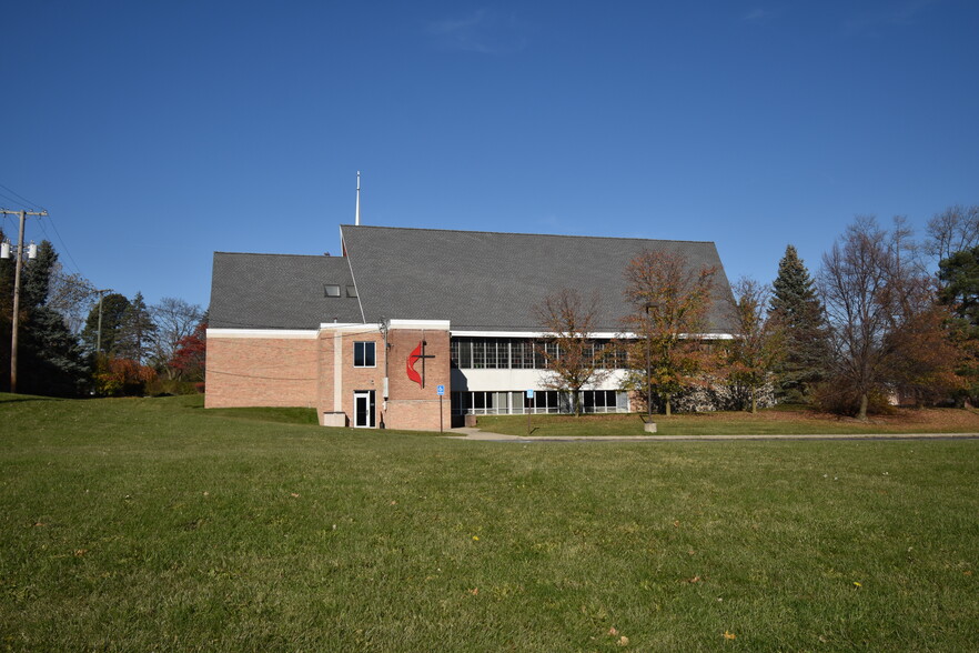 Primary Photo Of 165 E Square Lake Rd, Bloomfield Hills Religious Facility For Sale