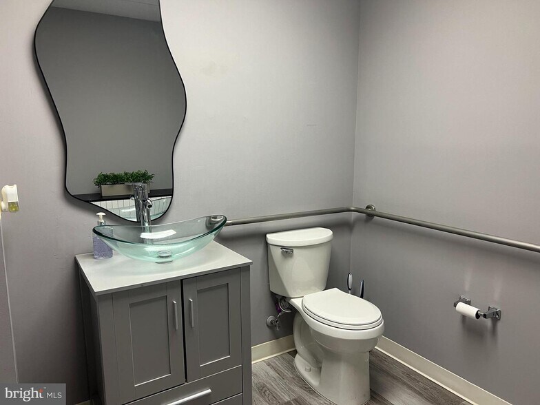 More Photos Of 401 Post Office Rd, Waldorf Office For Lease