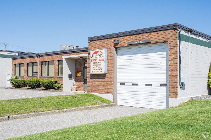 More Photos Of 380 Jefferson Blvd, Warwick Light Distribution For Lease