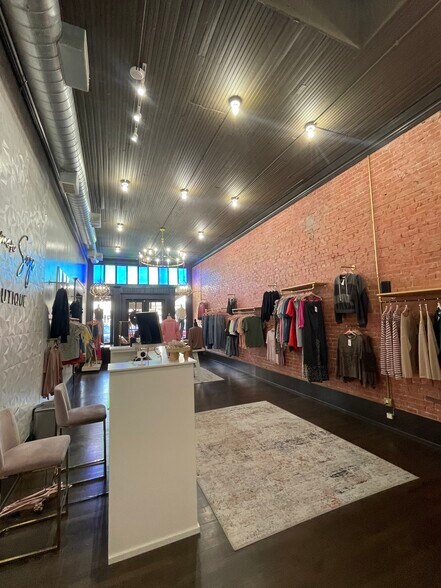 More Photos Of 126 N 8th St, Midlothian Storefront For Lease