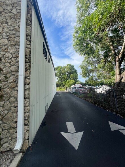 More Photos Of 3663 Arnold Ave, Naples Light Manufacturing For Lease