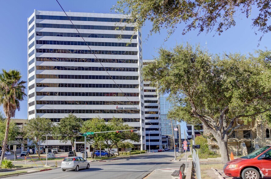 More Photos Of 539 N Carancahua St, Corpus Christi Office For Lease