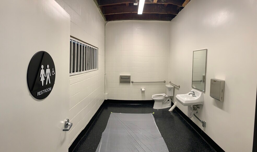 More Photos Of 1018 E Chestnut Ave, Santa Ana Warehouse For Lease