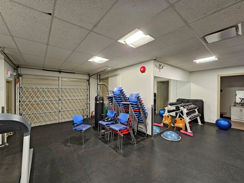 More Photos Of 8678 Greenall Ave, Burnaby Showroom For Lease