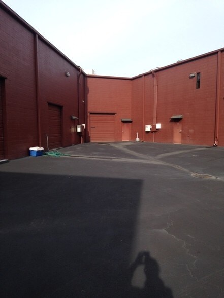 More Photos Of 1880 W Oak Pky, Marietta Loft Creative Space For Lease