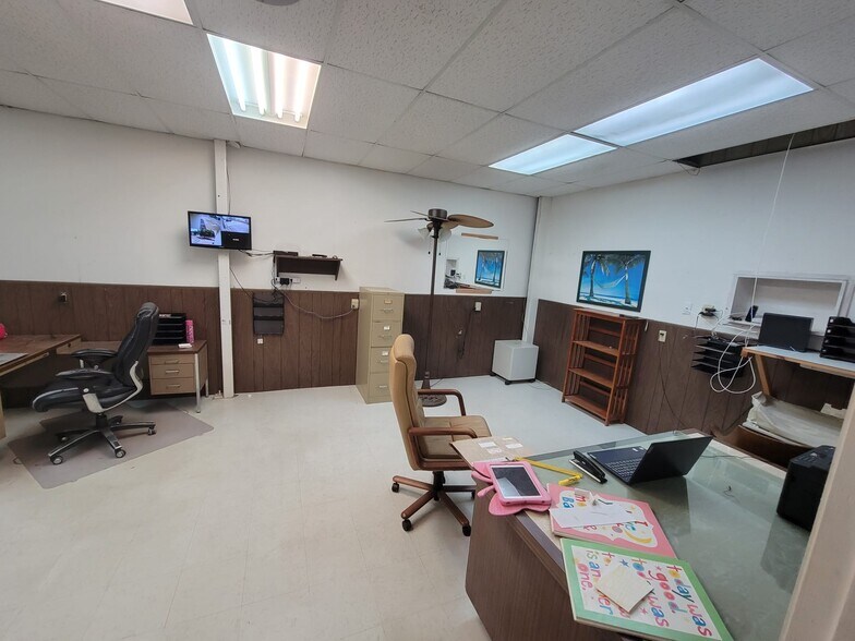 More Photos Of 106 Adams St, Auburndale Warehouse For Sale