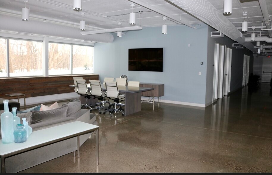 More Photos Of 1000 Parkers Lake Rd, Minnetonka Office Residential For Lease