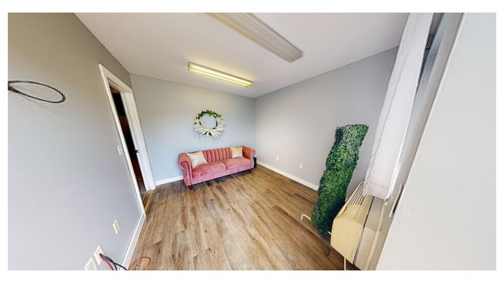 More Photos Of 130 Division Dr, Leland Flex For Sale