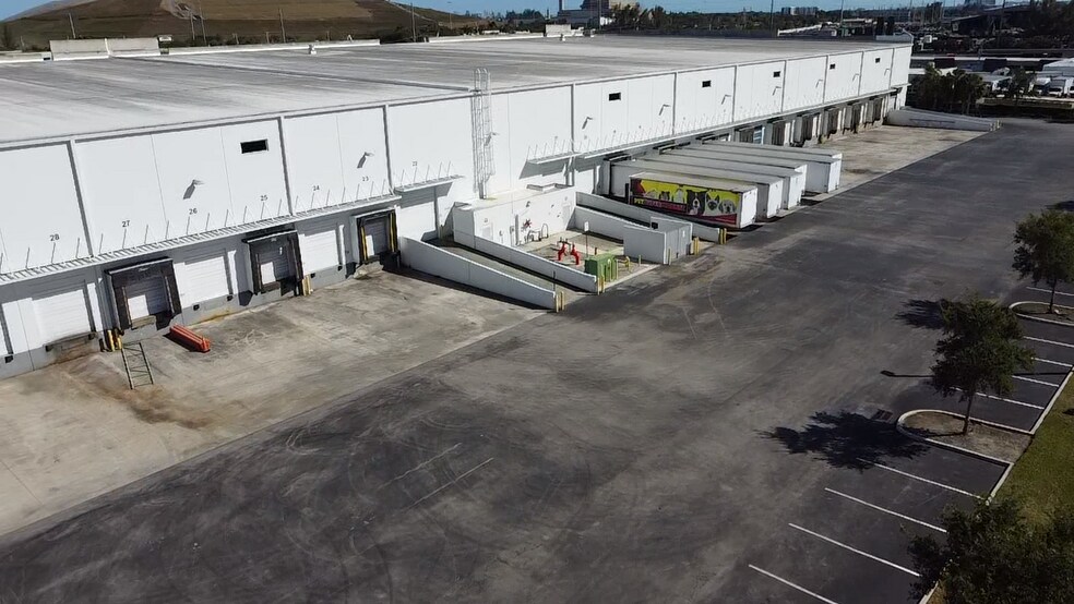 More Photos Of 3501 Burris Rd, Davie Distribution For Lease