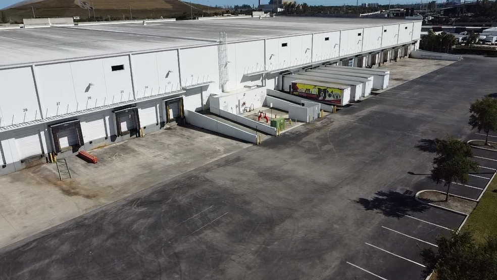 More Photos Of 3501 Burris Rd, Davie Distribution For Lease