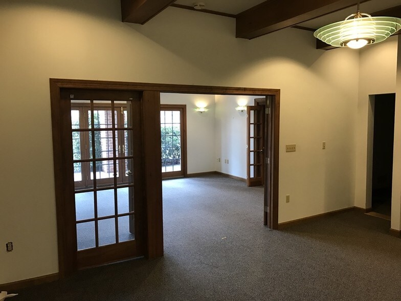 More Photos Of 2970 Corporate Ct, Orefield Medical For Lease