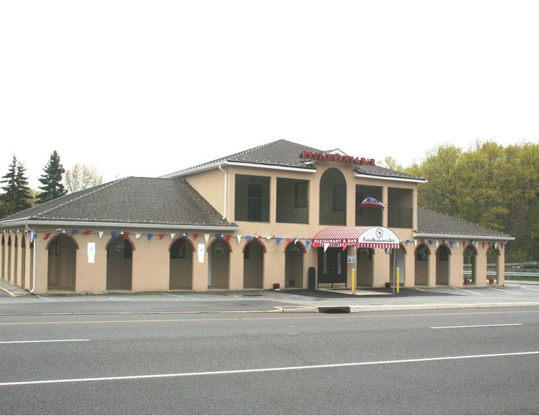 More Photos Of 3055 Route 23, Oak Ridge Restaurant For Lease