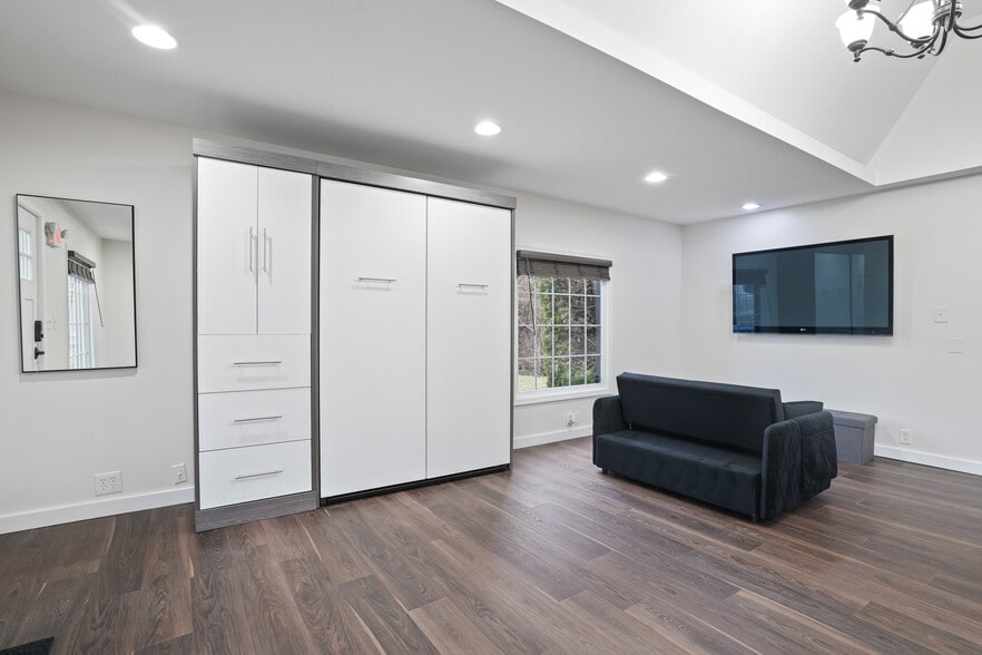 More Photos Of 153 E Dublin Granville Rd, New Albany Medical For Lease