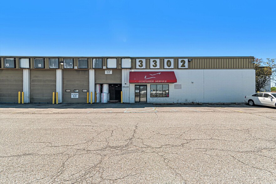 More Photos Of 3302 Kent St, Flint Distribution For Lease