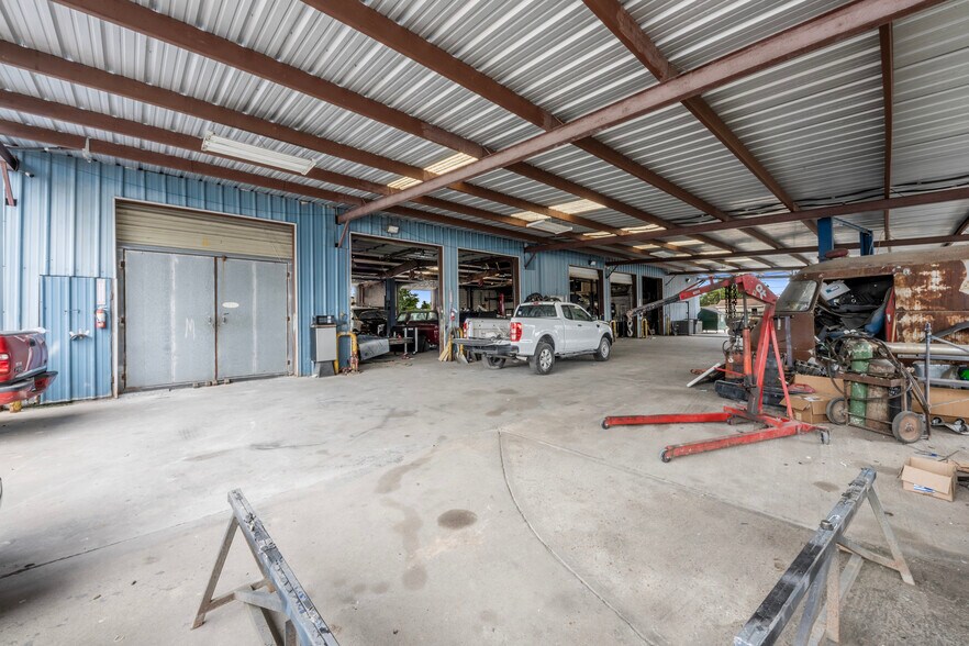 More Photos Of 658 Aldine Mail Route Rd, Houston Auto Repair For Sale